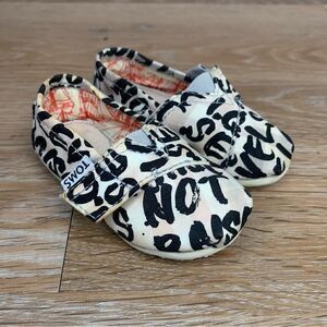 Toms Toddler Baby Girl Size 2 Slip On Shoes